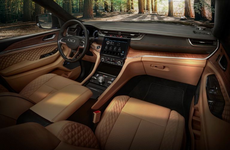 Dashboard View of the 2022 Jeep Grand Cherokee L