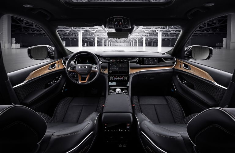 Dashboard View of the 2022 Jeep Grand Cherokee 4xe