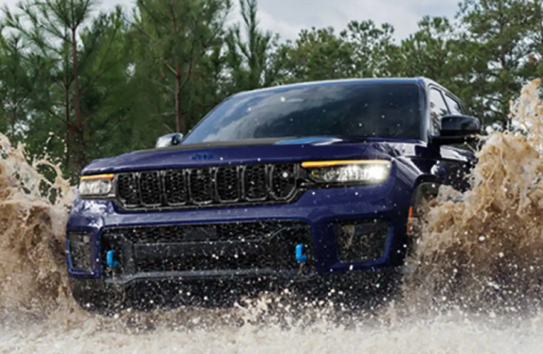 2024 Jeep Grand Cherokee crossing the river